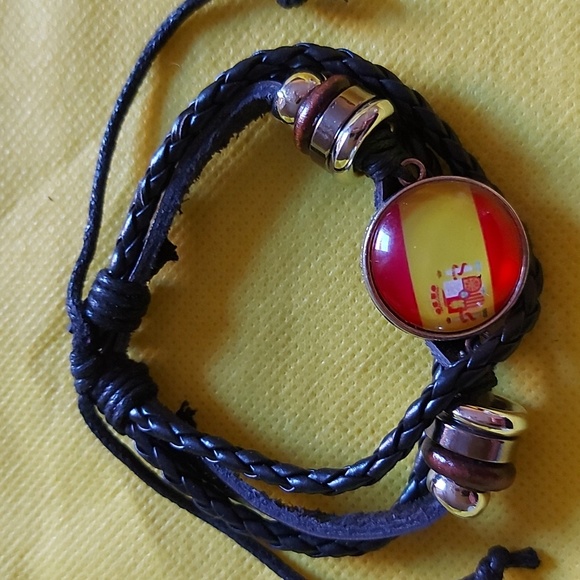 NWOT Spain flag Unisex bkack leather adjustable bracelet - Picture 4 of 4